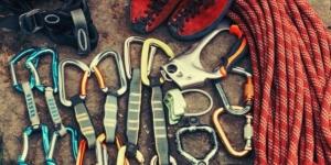 Rock climbing equipment set